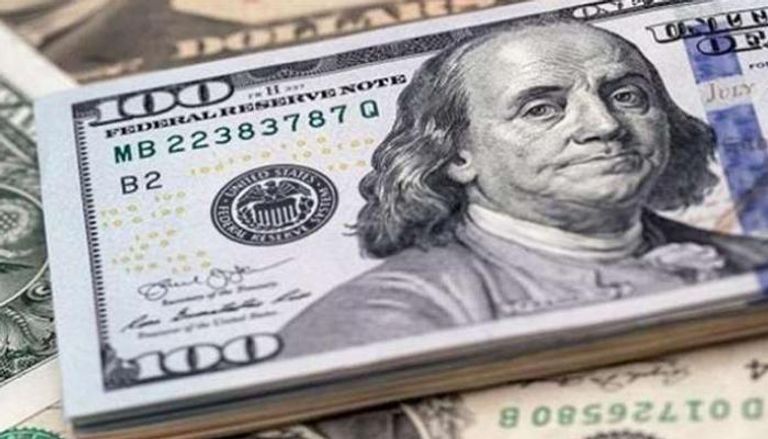 مصرفي : توجه متزايد من المصريين لبيع الدولار حاليًا في ظل تراجعه عالميًا